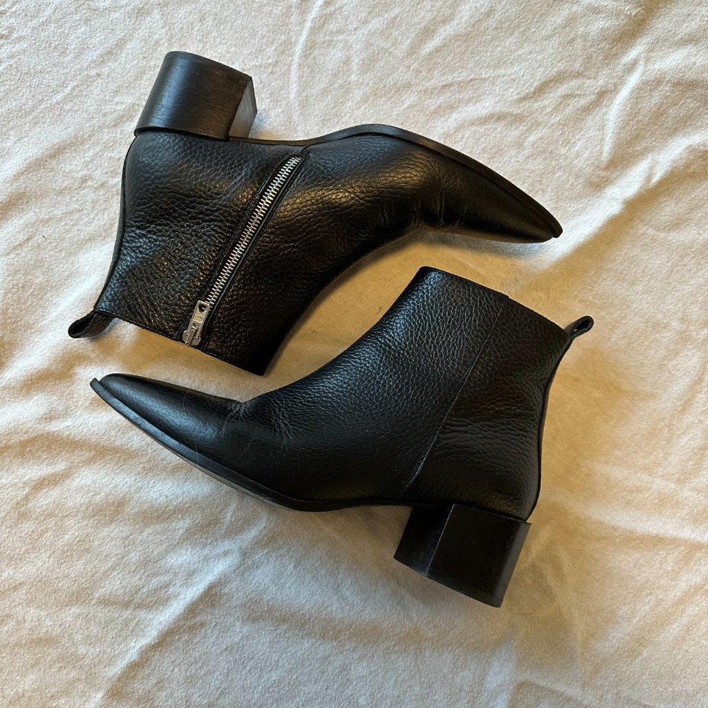Everlane Boss Ankle Boot - Black Pebbled Leather - Size 7